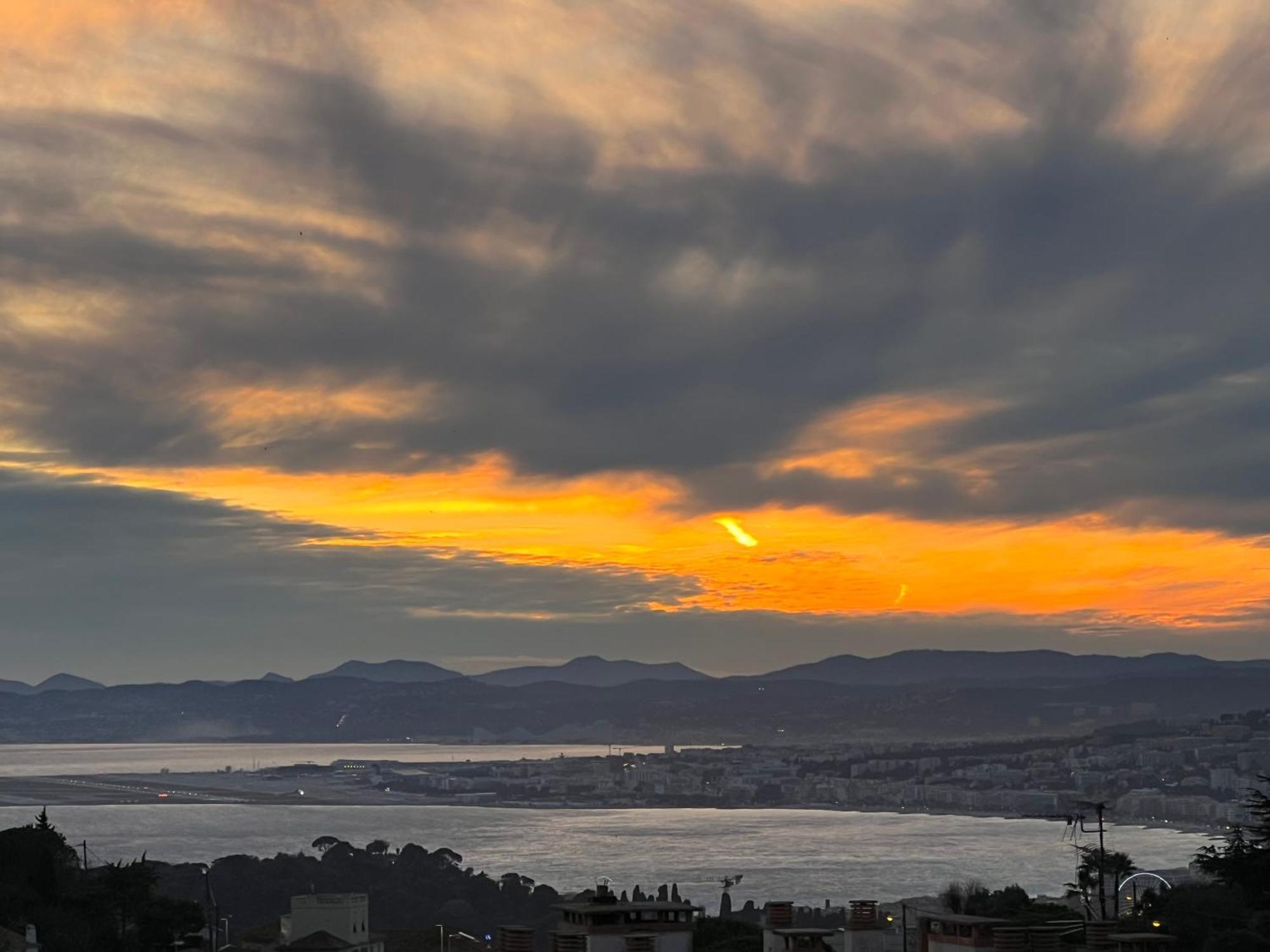 Agreable 3 Pieces Climatise Avec Vue Mer Et Parking Villefranche-sur-Mer Eksteriør bilde
